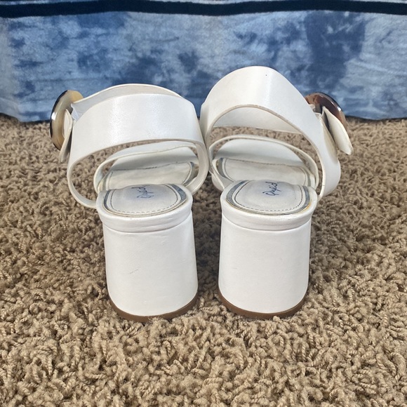 White short heels - Picture 4 of 5